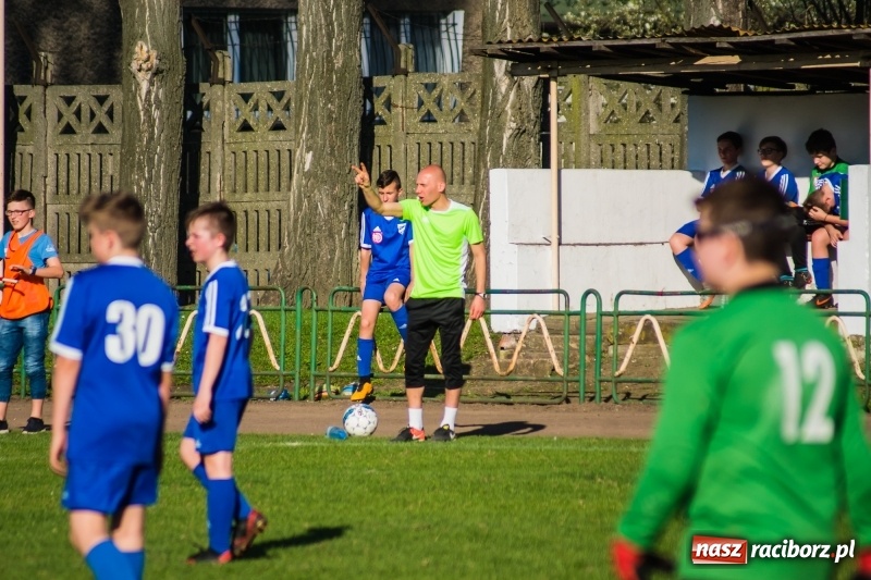 Zdjęcie w galerii na portalu naszraciborz.pl: Trampkarze młodsi: Wesoły futbol przy Wyszyńskiego wiadomości z regionu