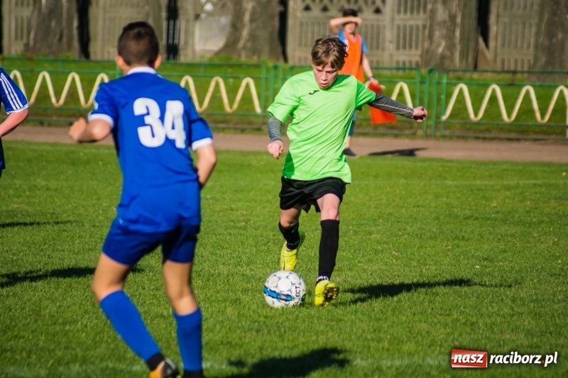Zdjęcie w galerii na portalu naszraciborz.pl: Trampkarze młodsi: Wesoły futbol przy Wyszyńskiego wiadomości z regionu