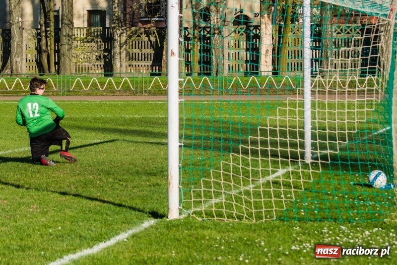 Zdjęcie w galerii na portalu naszraciborz.pl: Trampkarze młodsi: Wesoły futbol przy Wyszyńskiego wiadomości z regionu