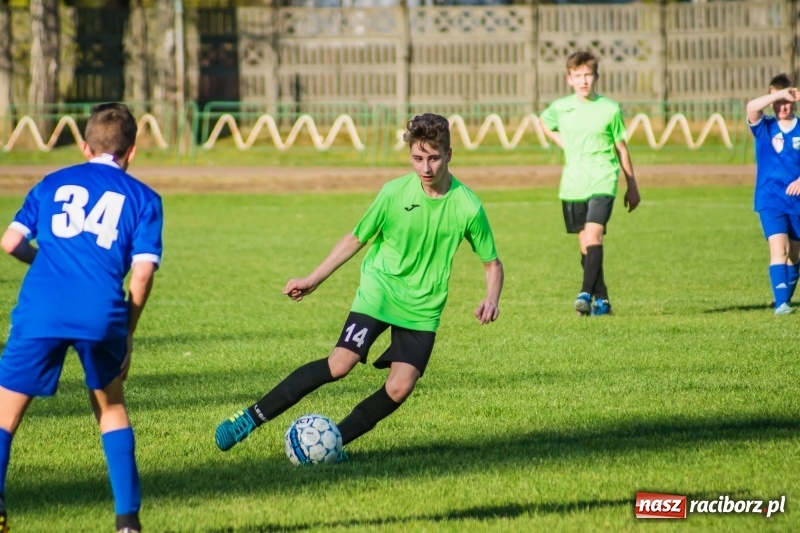 Zdjęcie w galerii na portalu naszraciborz.pl: Trampkarze młodsi: Wesoły futbol przy Wyszyńskiego wiadomości z regionu