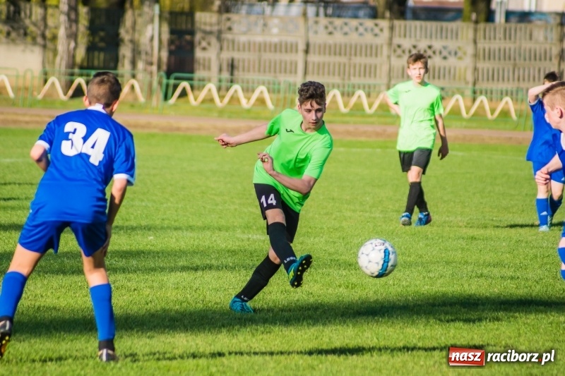 Zdjęcie w galerii na portalu naszraciborz.pl: Trampkarze młodsi: Wesoły futbol przy Wyszyńskiego wiadomości z regionu