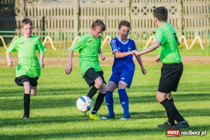 Zdjęcie w galerii na portalu naszraciborz.pl: Trampkarze młodsi: Wesoły futbol przy Wyszyńskiego wiadomości z regionu