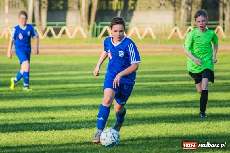 Zdjęcie w galerii na portalu naszraciborz.pl: Trampkarze młodsi: Wesoły futbol przy Wyszyńskiego wiadomości z regionu