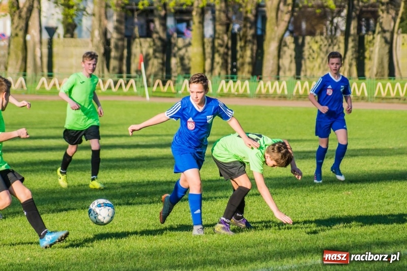 Zdjęcie w galerii na portalu naszraciborz.pl: Trampkarze młodsi: Wesoły futbol przy Wyszyńskiego wiadomości z regionu