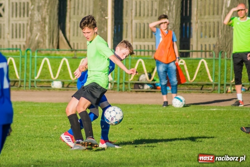 Zdjęcie w galerii na portalu naszraciborz.pl: Trampkarze młodsi: Wesoły futbol przy Wyszyńskiego wiadomości z regionu