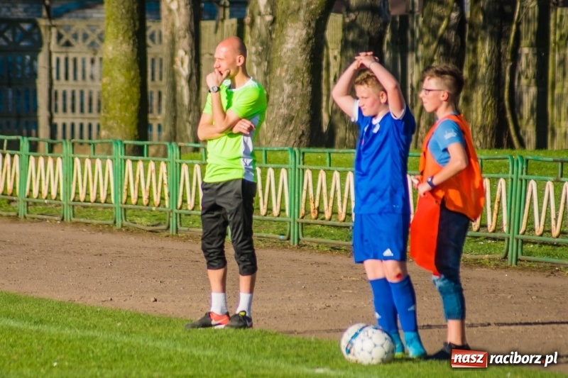 Zdjęcie w galerii na portalu naszraciborz.pl: Trampkarze młodsi: Wesoły futbol przy Wyszyńskiego wiadomości z regionu