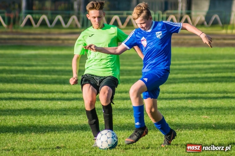 Zdjęcie w galerii na portalu naszraciborz.pl: Trampkarze młodsi: Wesoły futbol przy Wyszyńskiego wiadomości z regionu
