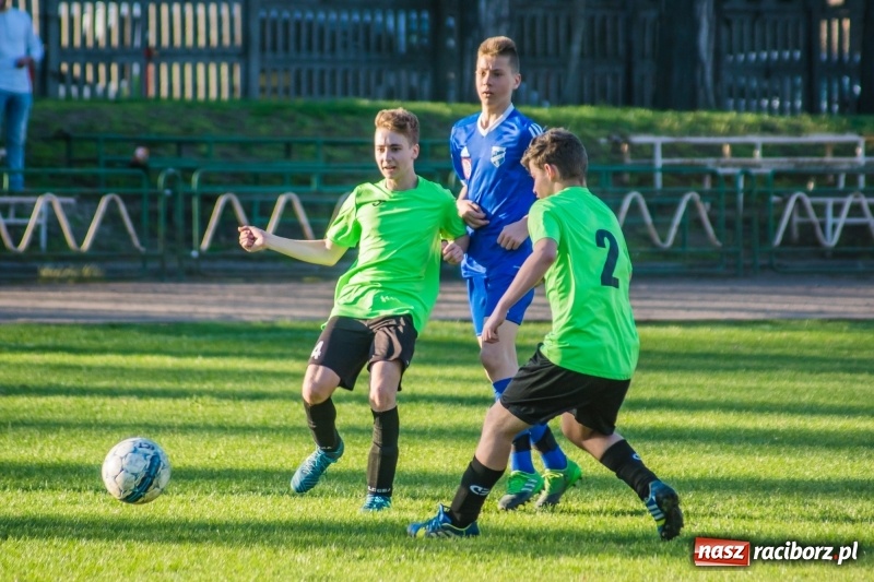 Zdjęcie w galerii na portalu naszraciborz.pl: Trampkarze młodsi: Wesoły futbol przy Wyszyńskiego wiadomości z regionu