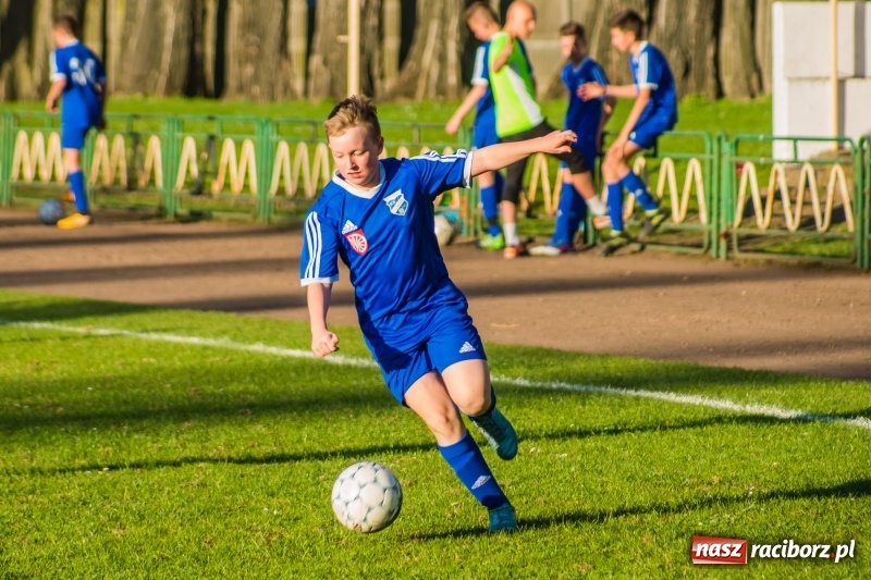 Zdjęcie w galerii na portalu naszraciborz.pl: Trampkarze młodsi: Wesoły futbol przy Wyszyńskiego wiadomości z regionu