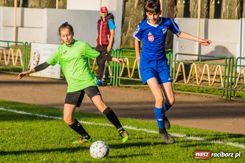 Zdjęcie w galerii na portalu naszraciborz.pl: Trampkarze młodsi: Wesoły futbol przy Wyszyńskiego wiadomości z regionu