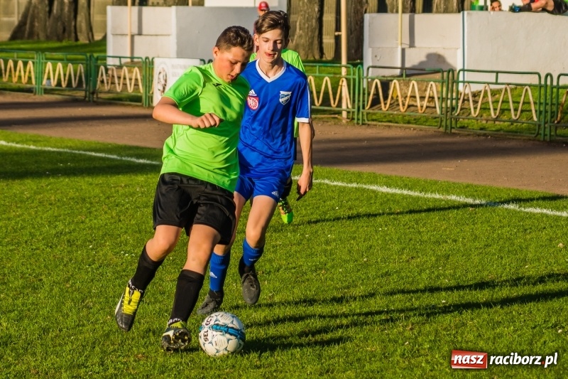 Zdjęcie w galerii na portalu naszraciborz.pl: Trampkarze młodsi: Wesoły futbol przy Wyszyńskiego wiadomości z regionu