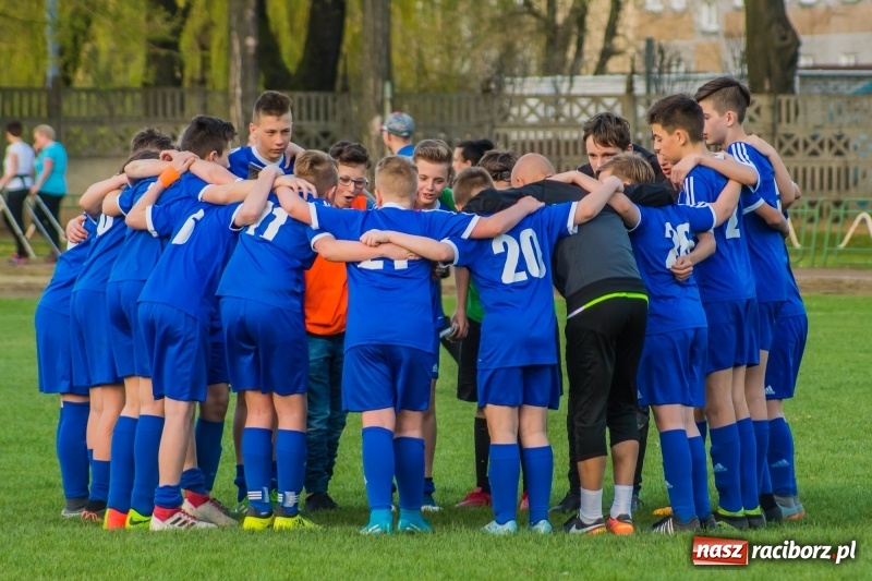 Zdjęcie w galerii na portalu naszraciborz.pl: Trampkarze młodsi: Wesoły futbol przy Wyszyńskiego wiadomości z regionu