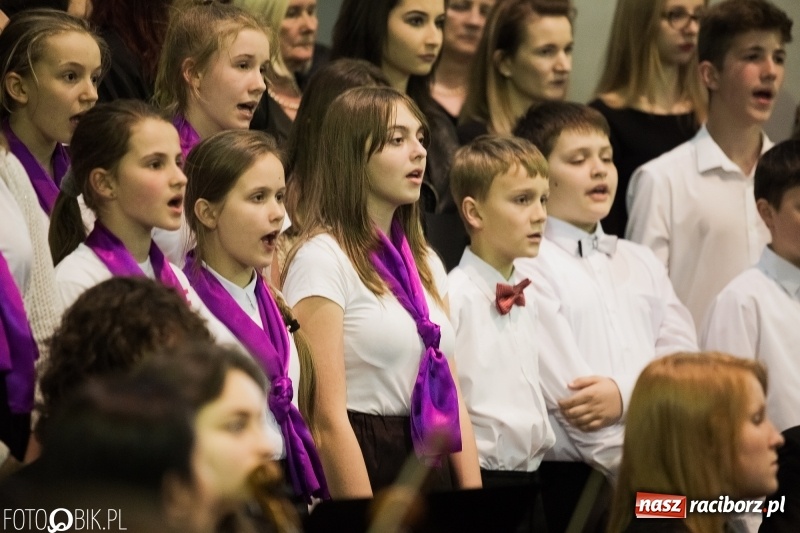 Zdjęcie w galerii na portalu naszraciborz.pl: Koncert ku pamięci św. Jana Pawła II w kościele farnym wiadomości z regionu