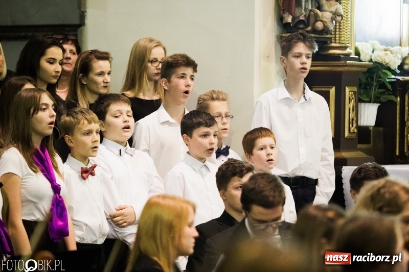 Zdjęcie w galerii na portalu naszraciborz.pl: Koncert ku pamięci św. Jana Pawła II w kościele farnym wiadomości z regionu