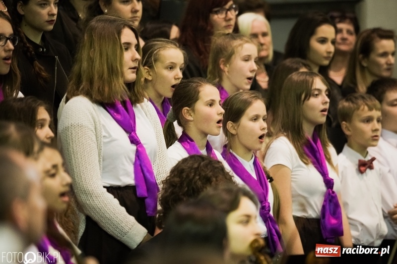 Zdjęcie w galerii na portalu naszraciborz.pl: Koncert ku pamięci św. Jana Pawła II w kościele farnym wiadomości z regionu