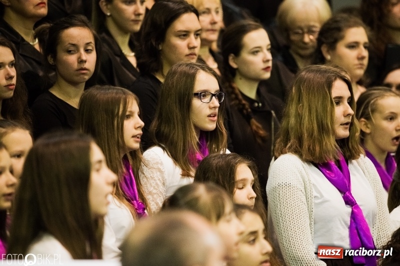 Zdjęcie w galerii na portalu naszraciborz.pl: Koncert ku pamięci św. Jana Pawła II w kościele farnym wiadomości z regionu