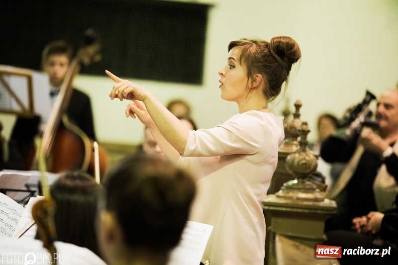 Zdjęcie w galerii na portalu naszraciborz.pl: Koncert ku pamięci św. Jana Pawła II w kościele farnym wiadomości z regionu