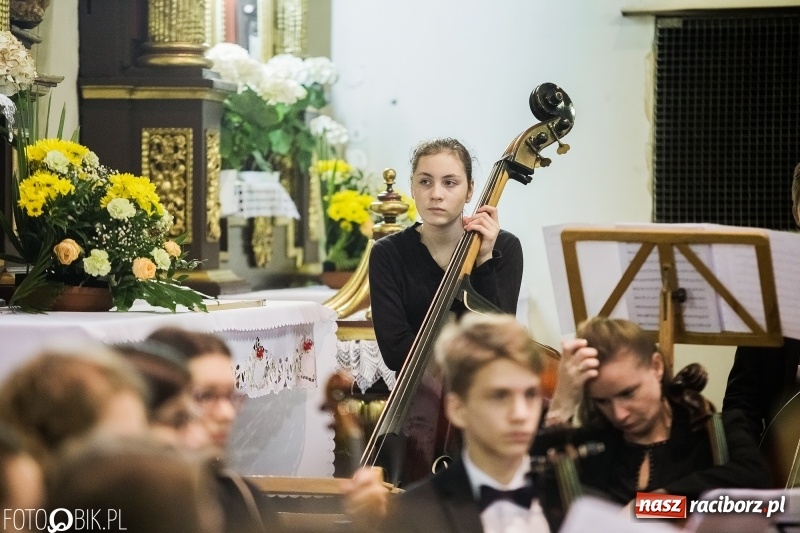 Zdjęcie w galerii na portalu naszraciborz.pl: Koncert ku pamięci św. Jana Pawła II w kościele farnym wiadomości z regionu