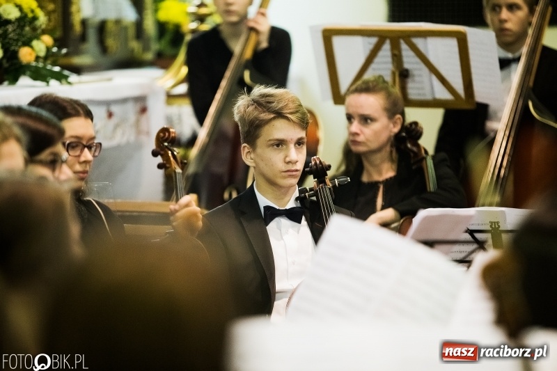 Zdjęcie w galerii na portalu naszraciborz.pl: Koncert ku pamięci św. Jana Pawła II w kościele farnym wiadomości z regionu