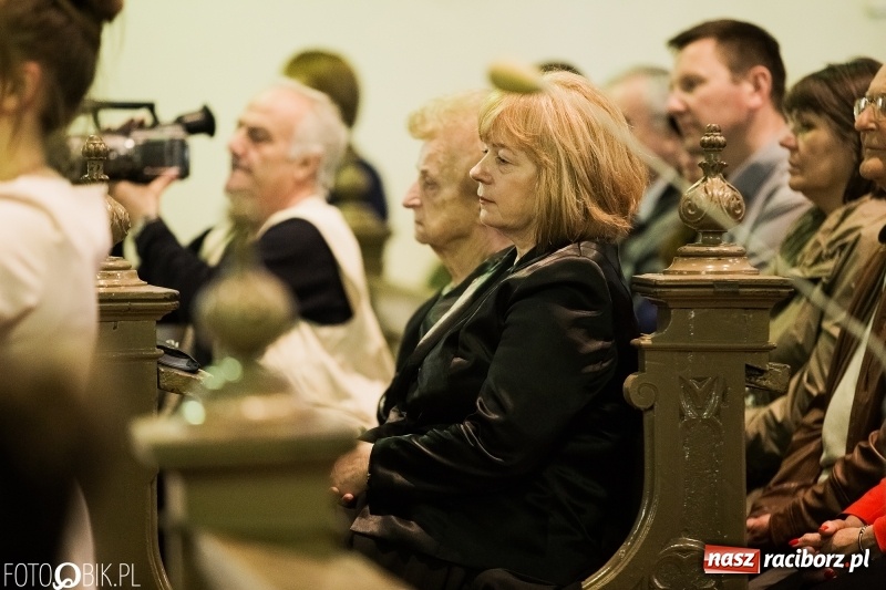 Zdjęcie w galerii na portalu naszraciborz.pl: Koncert ku pamięci św. Jana Pawła II w kościele farnym wiadomości z regionu
