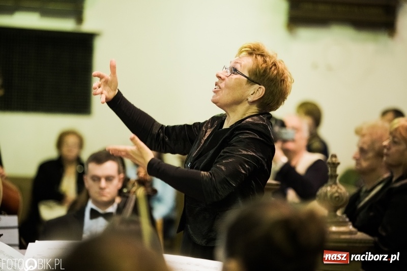 Zdjęcie w galerii na portalu naszraciborz.pl: Koncert ku pamięci św. Jana Pawła II w kościele farnym wiadomości z regionu