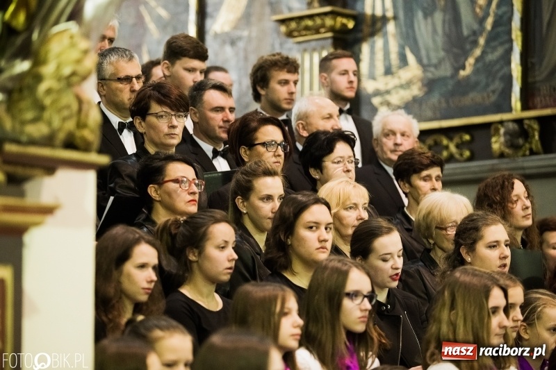 Zdjęcie w galerii na portalu naszraciborz.pl: Koncert ku pamięci św. Jana Pawła II w kościele farnym wiadomości z regionu