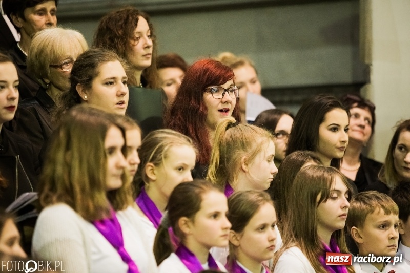 Zdjęcie w galerii na portalu naszraciborz.pl: Koncert ku pamięci św. Jana Pawła II w kościele farnym wiadomości z regionu