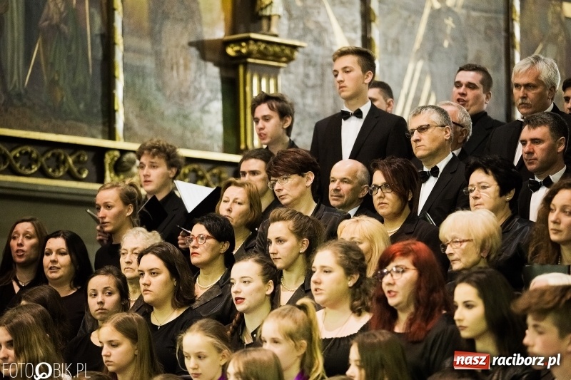 Zdjęcie w galerii na portalu naszraciborz.pl: Koncert ku pamięci św. Jana Pawła II w kościele farnym wiadomości z regionu