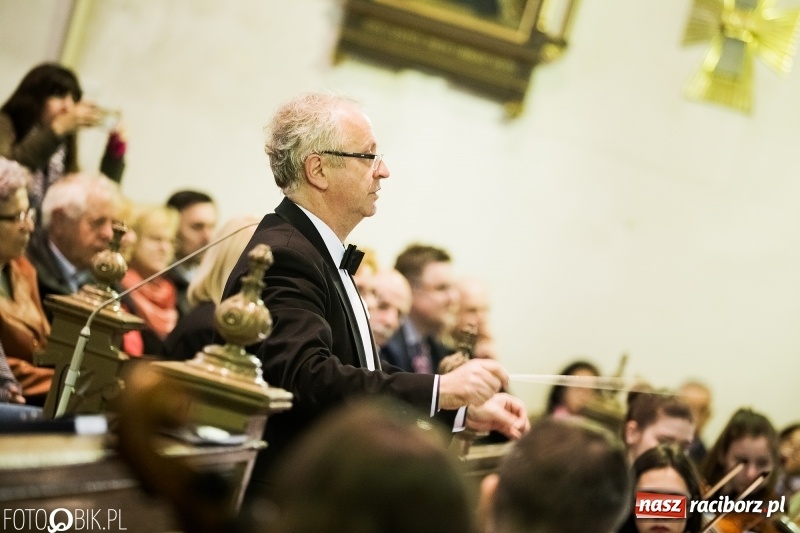 Zdjęcie w galerii na portalu naszraciborz.pl: Koncert ku pamięci św. Jana Pawła II w kościele farnym wiadomości z regionu