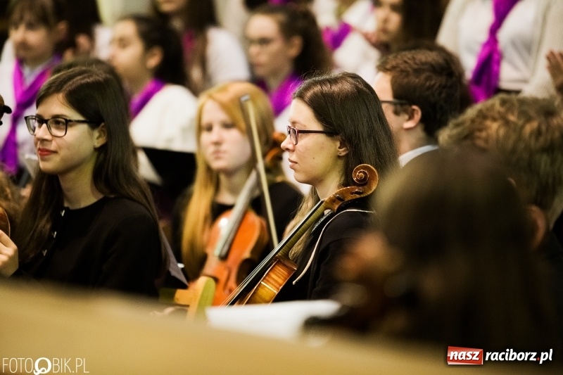 Zdjęcie w galerii na portalu naszraciborz.pl: Koncert ku pamięci św. Jana Pawła II w kościele farnym wiadomości z regionu