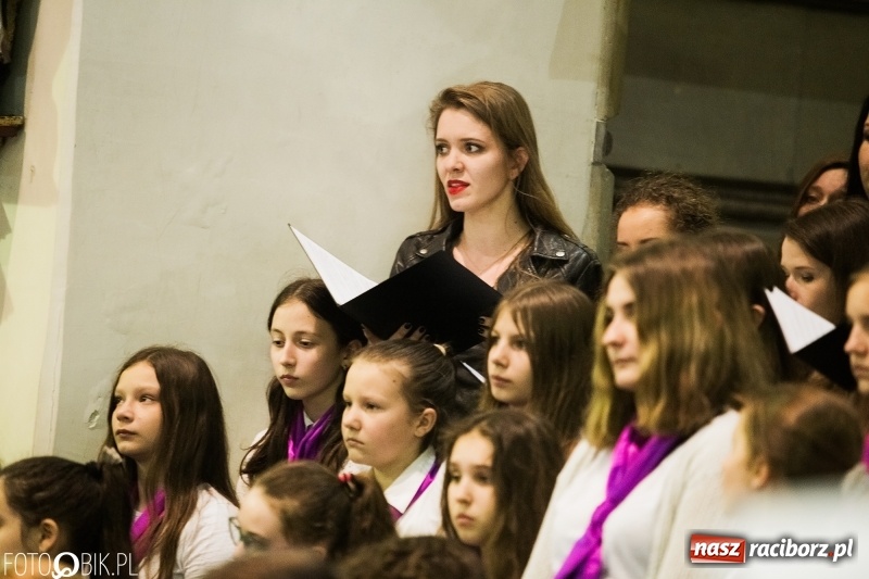 Zdjęcie w galerii na portalu naszraciborz.pl: Koncert ku pamięci św. Jana Pawła II w kościele farnym wiadomości z regionu