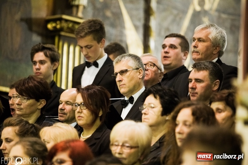 Zdjęcie w galerii na portalu naszraciborz.pl: Koncert ku pamięci św. Jana Pawła II w kościele farnym wiadomości z regionu
