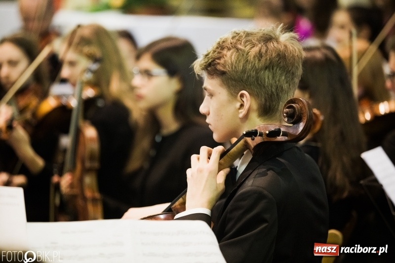 Zdjęcie w galerii na portalu naszraciborz.pl: Koncert ku pamięci św. Jana Pawła II w kościele farnym wiadomości z regionu
