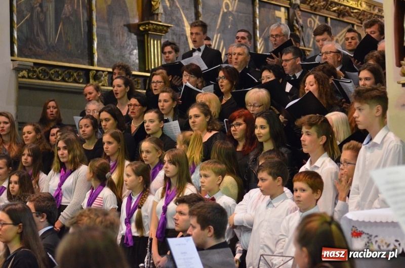 Zdjęcie w galerii na portalu naszraciborz.pl: Koncert ku pamięci św. Jana Pawła II w kościele farnym wiadomości z regionu