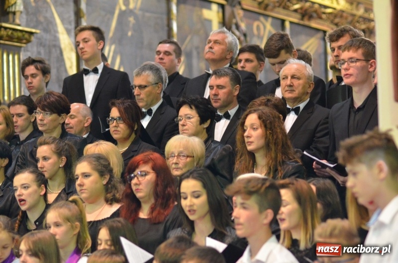 Zdjęcie w galerii na portalu naszraciborz.pl: Koncert ku pamięci św. Jana Pawła II w kościele farnym wiadomości z regionu
