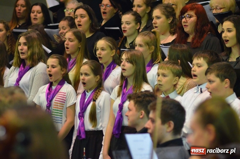 Zdjęcie w galerii na portalu naszraciborz.pl: Koncert ku pamięci św. Jana Pawła II w kościele farnym wiadomości z regionu