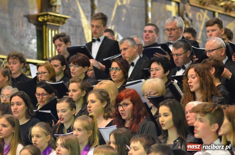 Zdjęcie w galerii na portalu naszraciborz.pl: Koncert ku pamięci św. Jana Pawła II w kościele farnym wiadomości z regionu