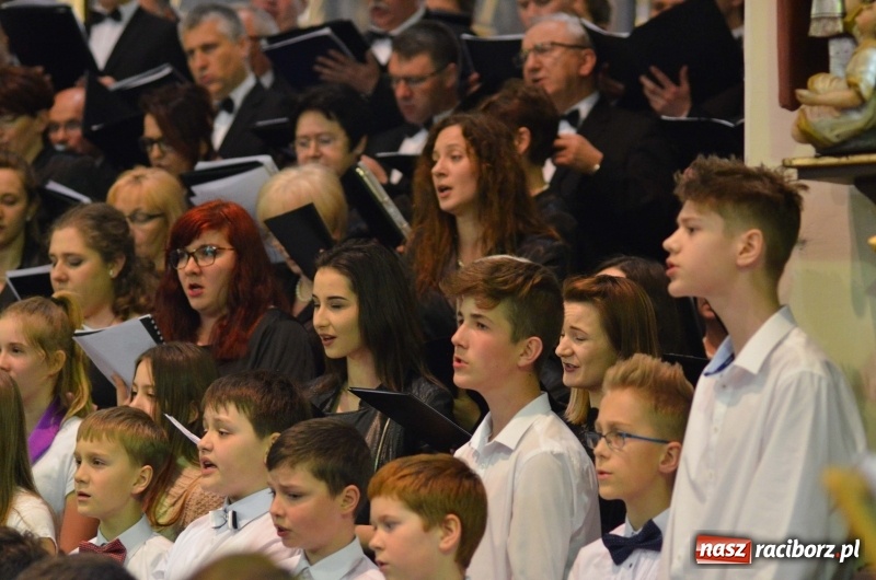 Zdjęcie w galerii na portalu naszraciborz.pl: Koncert ku pamięci św. Jana Pawła II w kościele farnym wiadomości z regionu