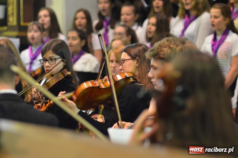 Zdjęcie w galerii na portalu naszraciborz.pl: Koncert ku pamięci św. Jana Pawła II w kościele farnym wiadomości z regionu