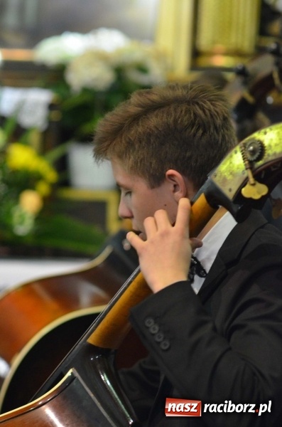 Zdjęcie w galerii na portalu naszraciborz.pl: Koncert ku pamięci św. Jana Pawła II w kościele farnym wiadomości z regionu