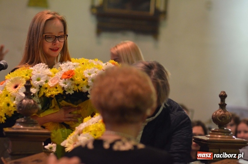 Zdjęcie w galerii na portalu naszraciborz.pl: Koncert ku pamięci św. Jana Pawła II w kościele farnym wiadomości z regionu