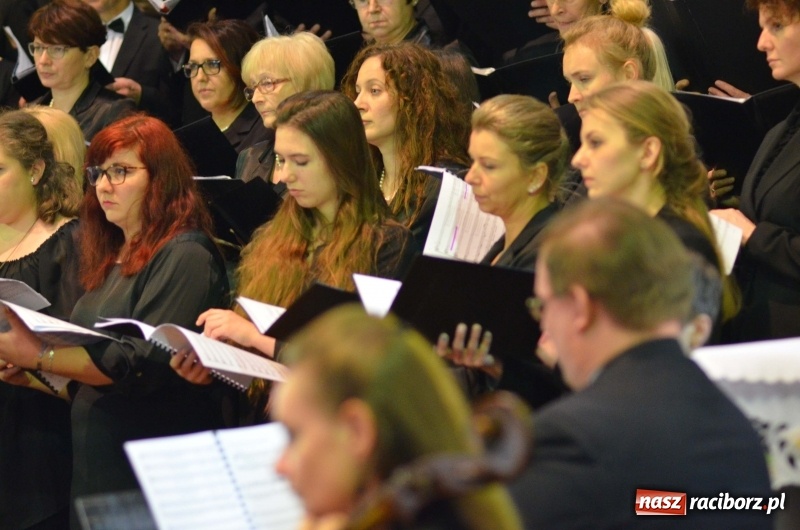Zdjęcie w galerii na portalu naszraciborz.pl: Koncert ku pamięci św. Jana Pawła II w kościele farnym wiadomości z regionu