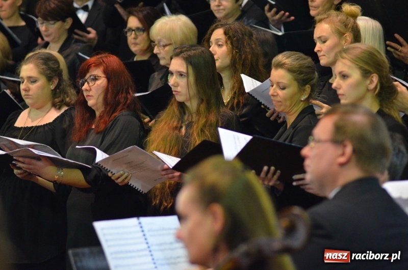 Zdjęcie w galerii na portalu naszraciborz.pl: Koncert ku pamięci św. Jana Pawła II w kościele farnym wiadomości z regionu