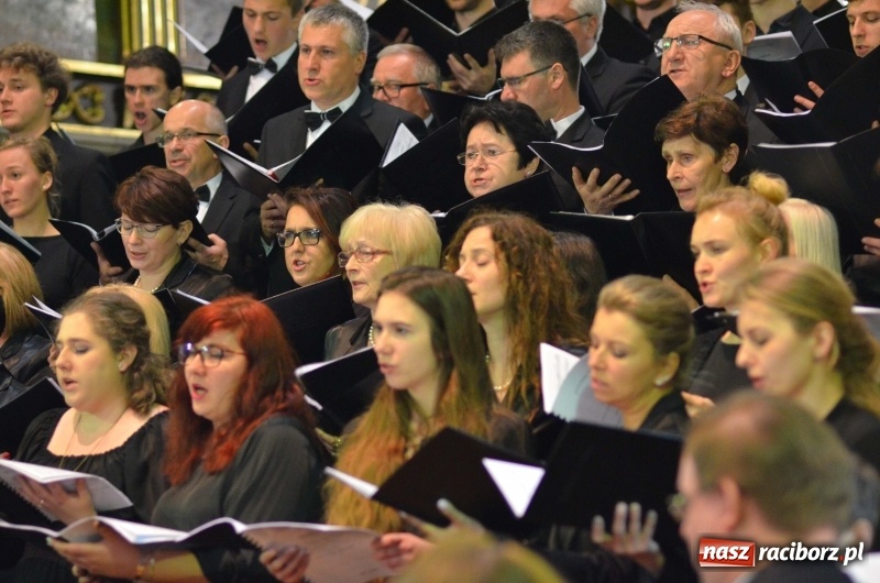 Zdjęcie w galerii na portalu naszraciborz.pl: Koncert ku pamięci św. Jana Pawła II w kościele farnym wiadomości z regionu
