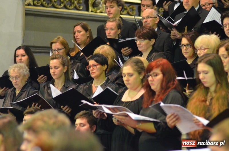 Zdjęcie w galerii na portalu naszraciborz.pl: Koncert ku pamięci św. Jana Pawła II w kościele farnym wiadomości z regionu