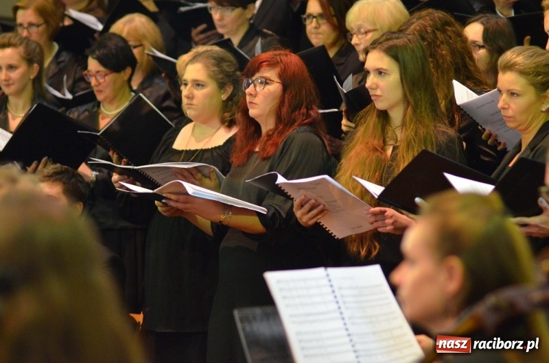 Zdjęcie w galerii na portalu naszraciborz.pl: Koncert ku pamięci św. Jana Pawła II w kościele farnym wiadomości z regionu