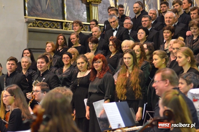 Zdjęcie w galerii na portalu naszraciborz.pl: Koncert ku pamięci św. Jana Pawła II w kościele farnym wiadomości z regionu