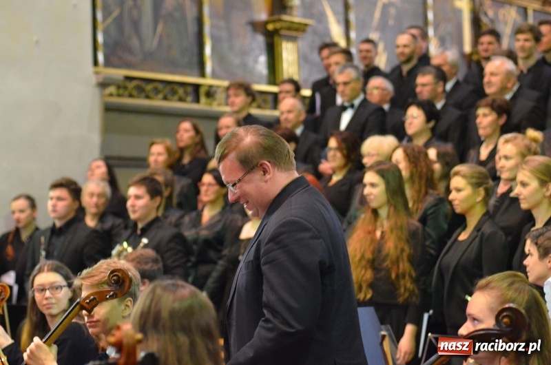 Zdjęcie w galerii na portalu naszraciborz.pl: Koncert ku pamięci św. Jana Pawła II w kościele farnym wiadomości z regionu