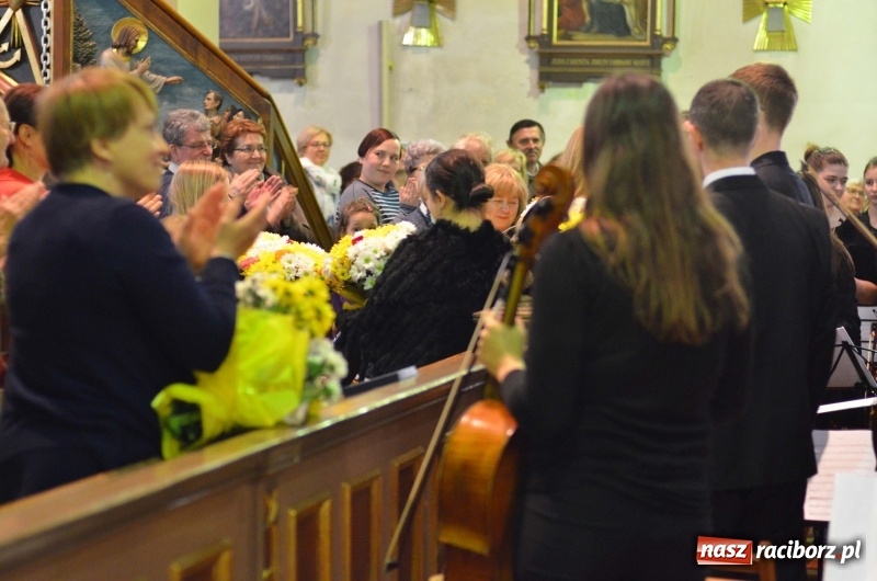 Zdjęcie w galerii na portalu naszraciborz.pl: Koncert ku pamięci św. Jana Pawła II w kościele farnym wiadomości z regionu