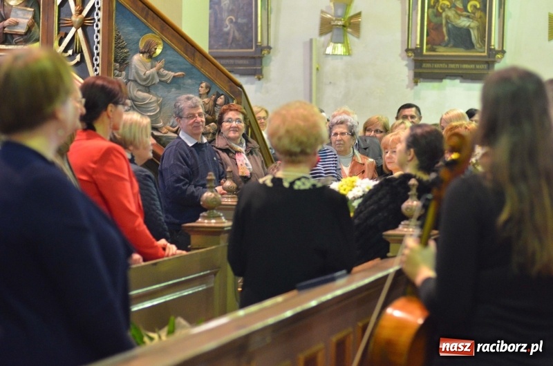 Zdjęcie w galerii na portalu naszraciborz.pl: Koncert ku pamięci św. Jana Pawła II w kościele farnym wiadomości z regionu